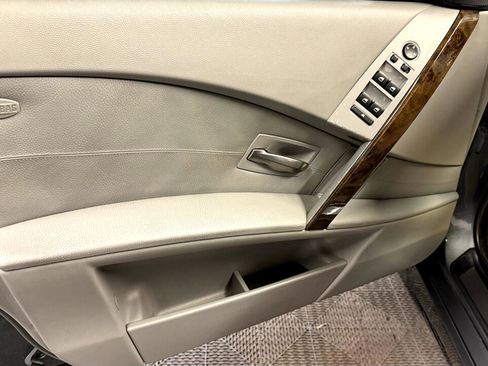 Used 2006 BMW 530xi Wagon image 23