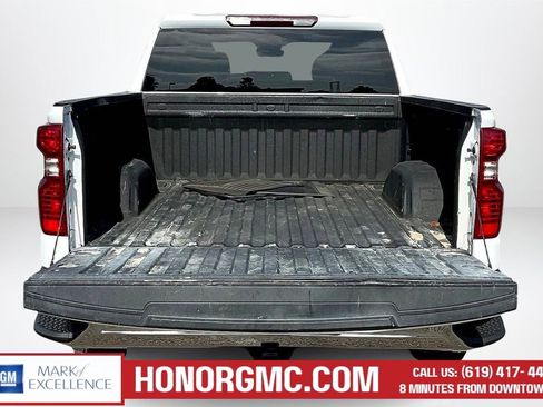Used 2022 Chevrolet Silverado 1500 LT AWD/4WD image 7