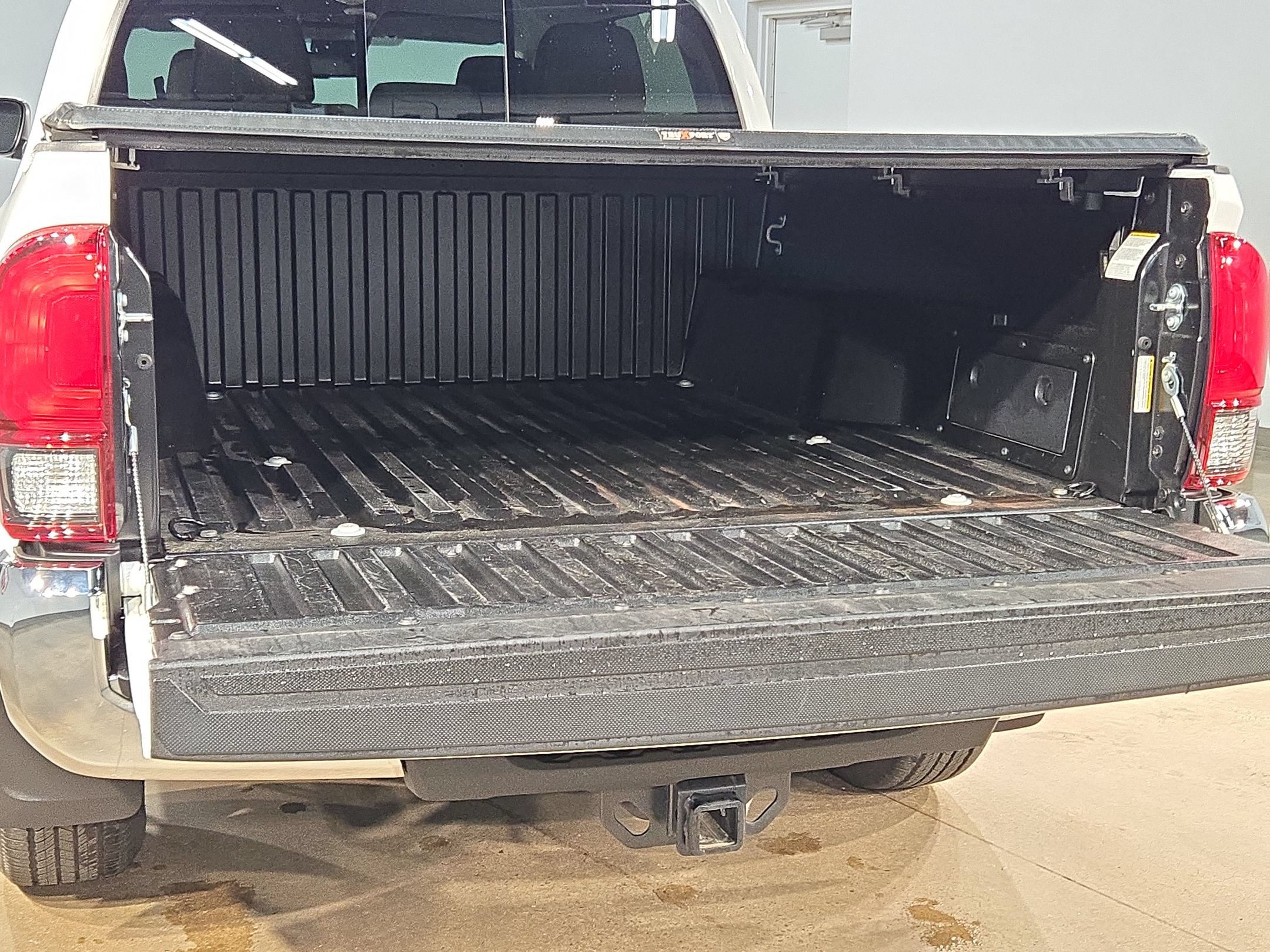 Used 2022 Toyota Tacoma SR5 RWD image 18