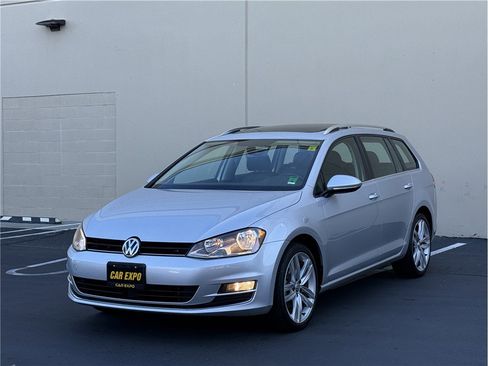 Used 2017 Volkswagen Golf S image 4