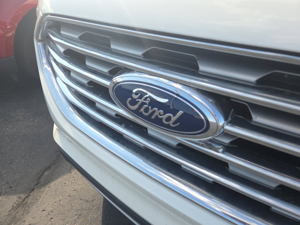 Certified 2024 Ford Edge Titanium AWD/4WD image 2
