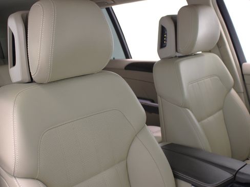 Used 2016 Mercedes-Benz GL 450 4MATIC w/ Premium I Package image 51