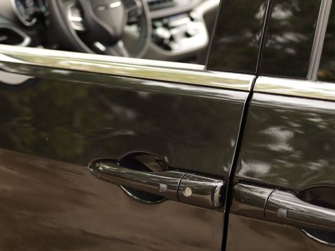 Used 2023 Chrysler Pacifica Touring-L FWD image 41