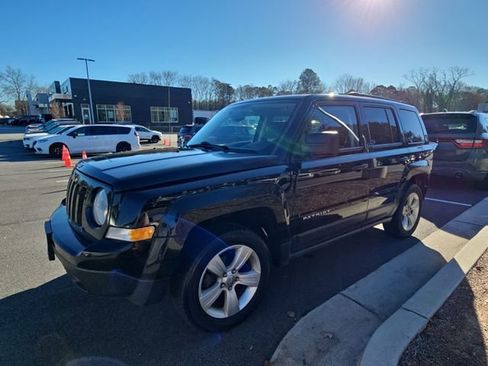 Used 2014 Jeep Patriot Latitude w/ Sun/Sound Group image 3