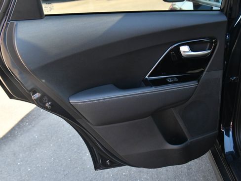 Used 2022 Kia Niro EX image 35