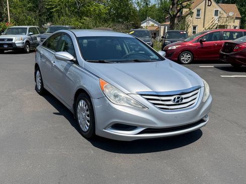 Used 2012 Hyundai Sonata GLS FWD image 2