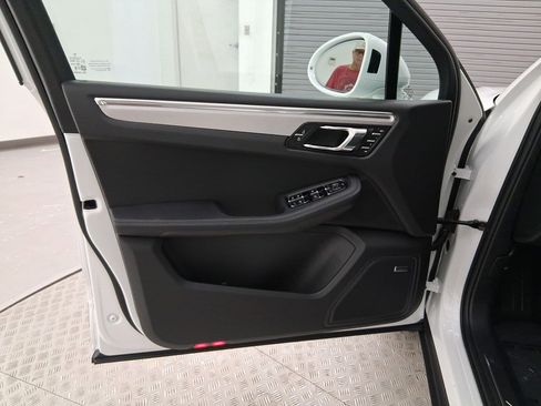 Used 2026 Porsche Macan image 24