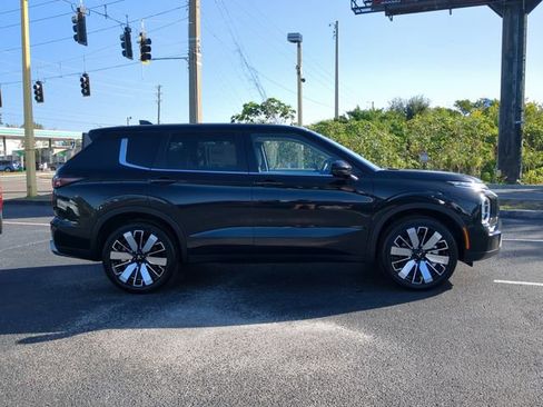 New 2025 Mitsubishi Outlander SE image 7