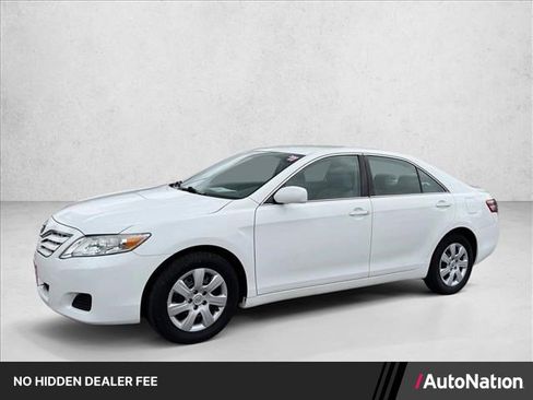 Used 2011 Toyota Camry LE FWD image 1