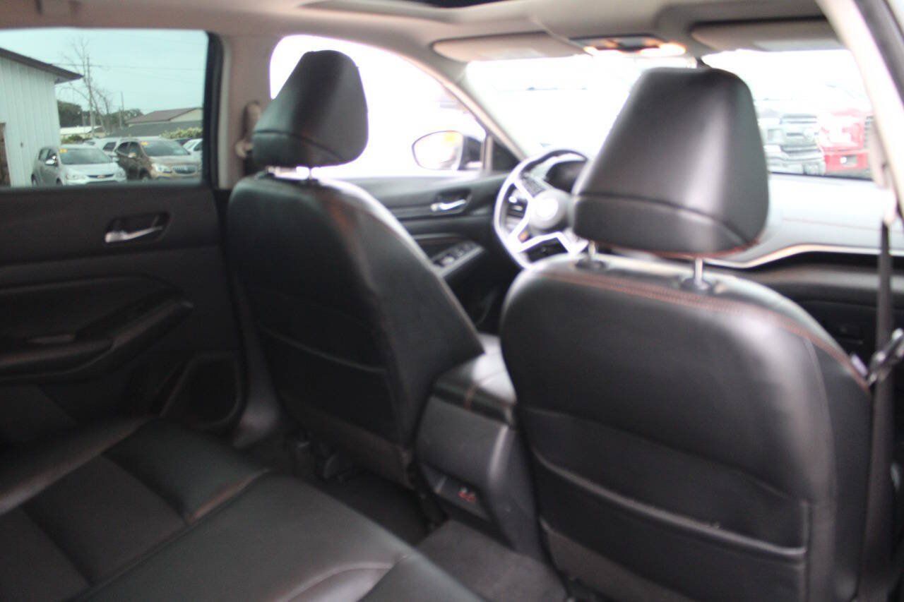 Used 2019 Nissan Altima 2.5 SR w/ SR Premium Package AWD/4WD image 11