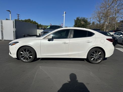 Used 2018 MAZDA MAZDA3 Grand Touring image 2