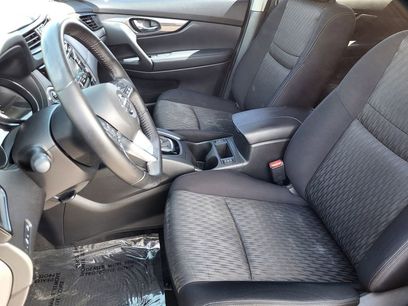 Used 2017 Nissan Rogue SV
