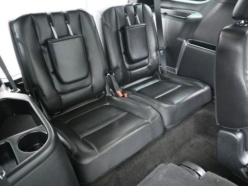Used 2018 Ford Explorer XLT w/ Equipment Group 202A AWD/4WD image 32