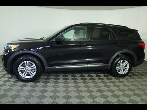 Used 2022 Ford Explorer XLT AWD/4WD image 16