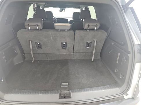 Used 2025 Chevrolet Traverse LT image 7