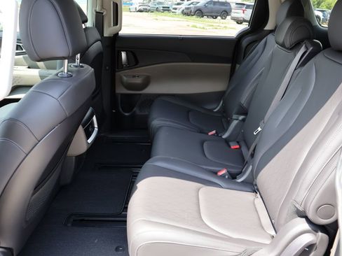 New 2026 Kia Carnival EX FWD image 12