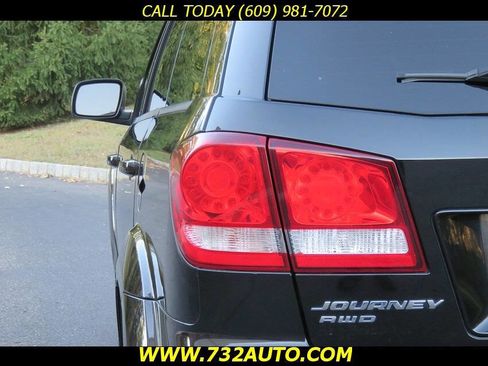 Used 2015 Dodge Journey SXT w/ Flexible Seating Group image 16