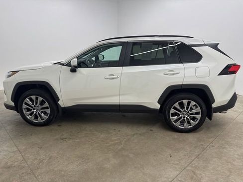 Used 2022 Toyota RAV4 XLE Premium AWD/4WD image 8