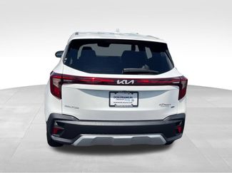 Used 2024 Kia Seltos LX AWD/4WD video 4