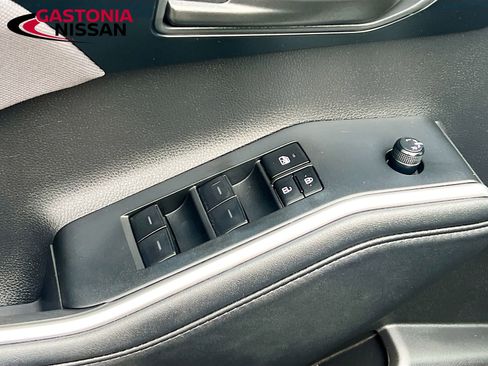 Used 2024 Toyota Highlander LE image 22