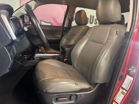 Used 2020 Toyota Tacoma SR5 RWD image 19