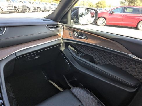 Certified 2025 Jeep Grand Cherokee Summit image 16