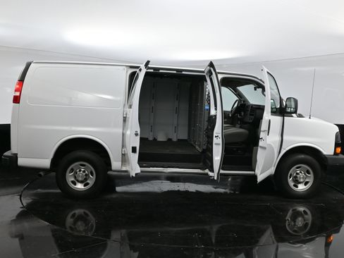 Used 2022 Chevrolet Express 2500 w/ Driver Convenience Package image 40