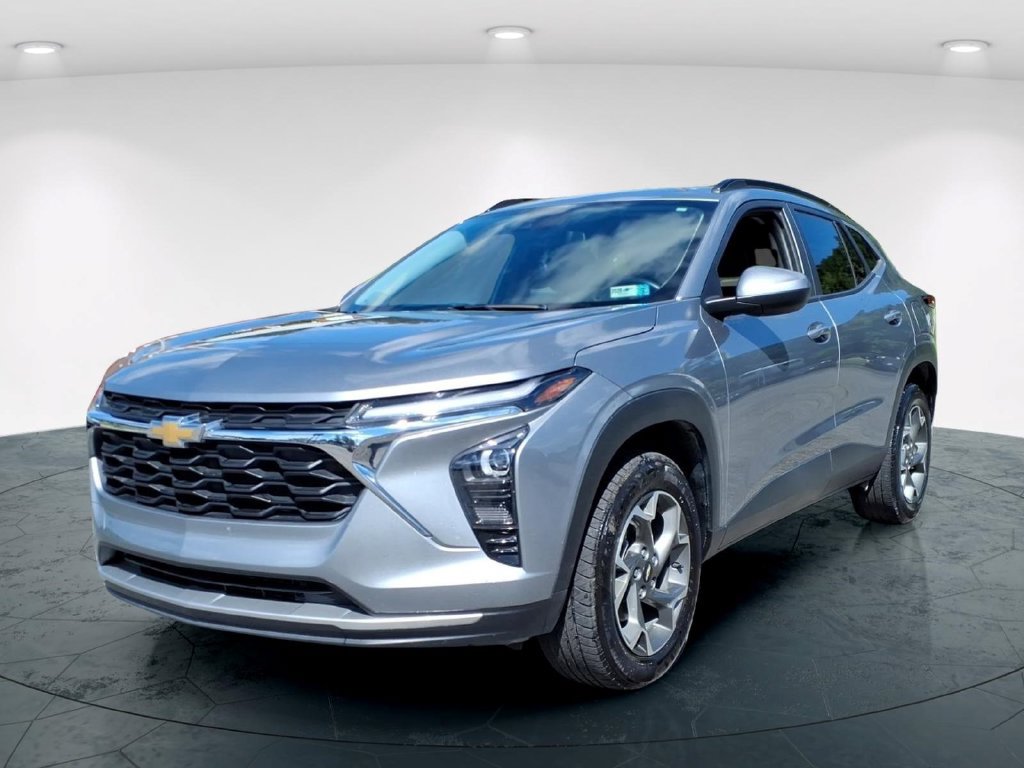 Used 2024 Chevrolet Trax LT w/ Driver Confidence Package FWD image 1