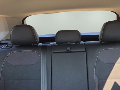 Used 2024 Volkswagen Taos SE image 15