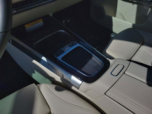 Certified 2025 Mercedes-Benz GLB 250 image 27