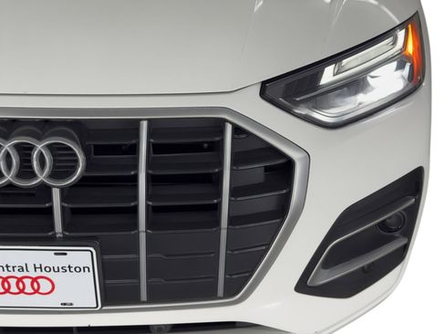 Used 2023 Audi Q5 Premium w/ Convenience Package image 11