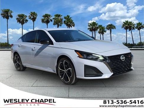 Certified 2025 Nissan Altima 2.5 SR FWD image 1