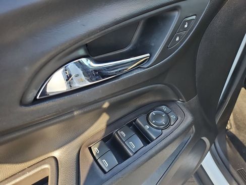 Used 2019 Chevrolet Equinox LT image 18