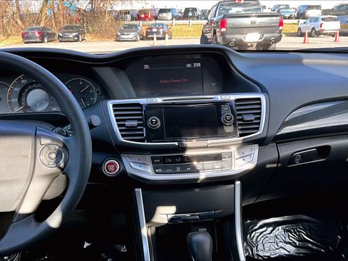 Used 2015 Honda Accord EX image 6