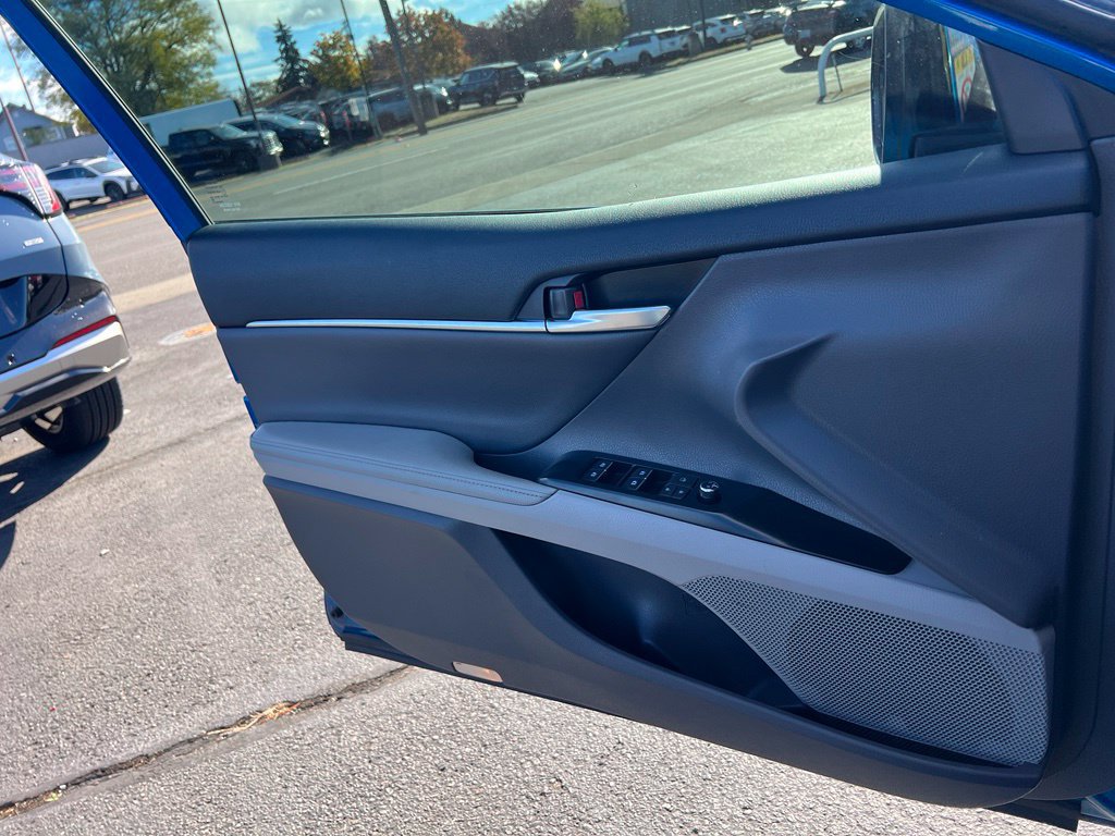 Used 2019 Toyota Camry XSE w/ Navigation Package FWD image 18