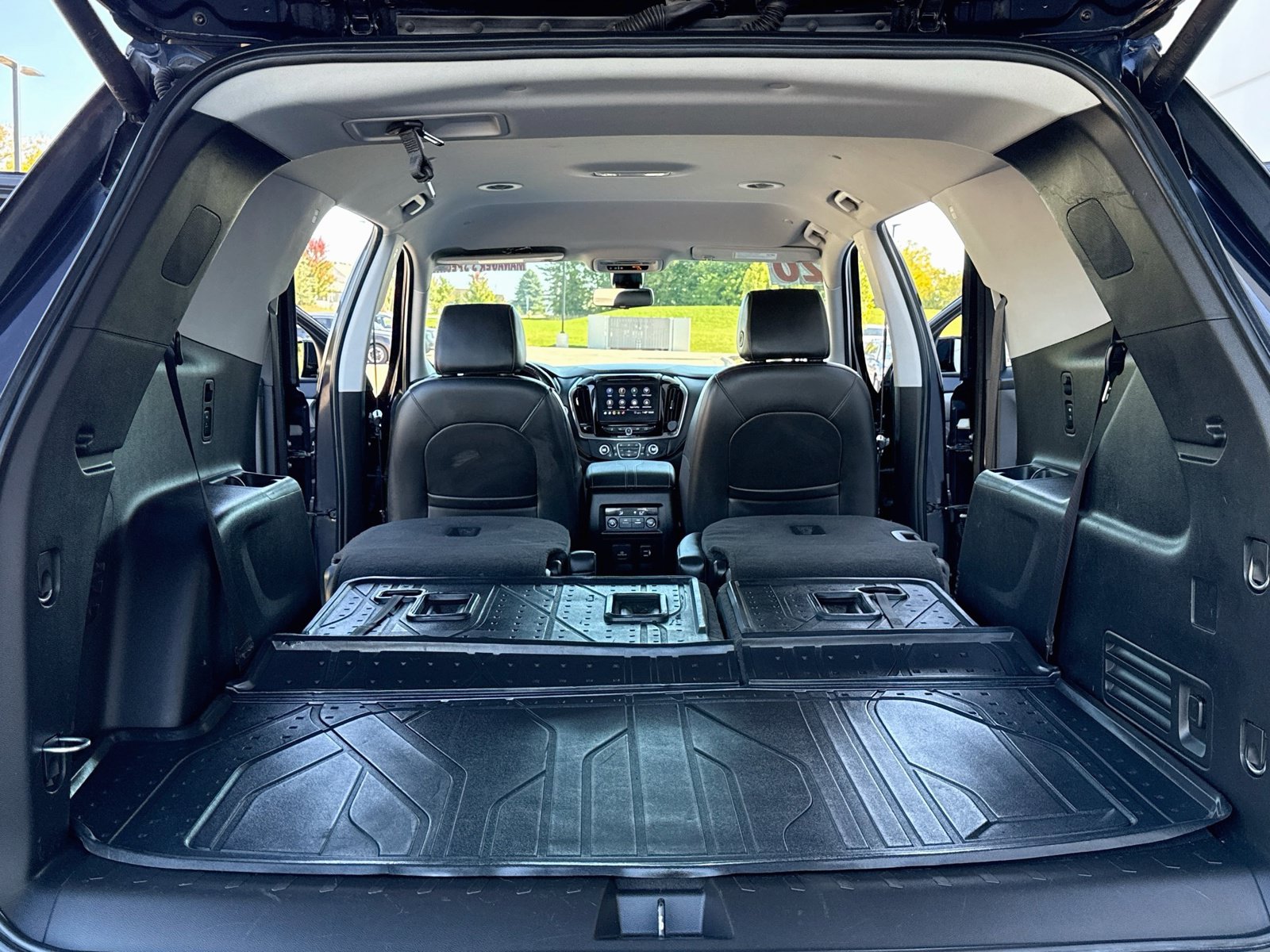 Used 2020 Chevrolet Traverse LT w/ LT Premium Package FWD image 24