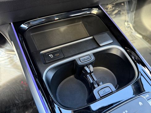 Used 2023 Mercedes-Benz EQB 300 4MATIC image 28