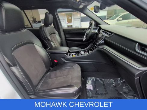 Used 2023 Jeep Grand Cherokee Altitude AWD/4WD image 27