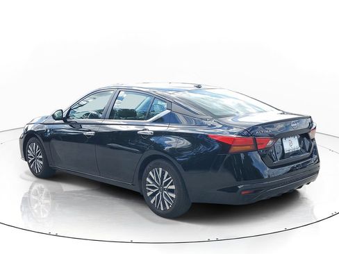 Used 2025 Nissan Altima 2.5 SV FWD image 3