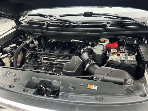 Used 2018 Ford Explorer XLT w/ Equipment Group 202A image 11