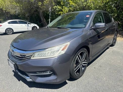 Used 2017 Honda Accord Touring image 1
