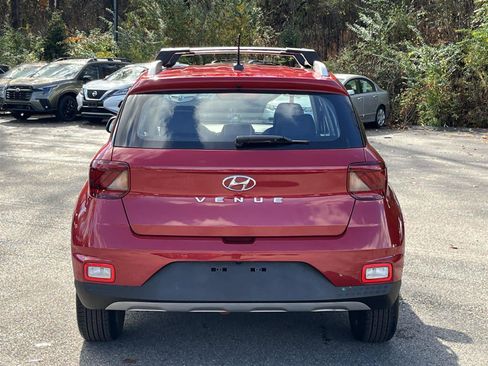 Used 2023 Hyundai Venue Limited image 4