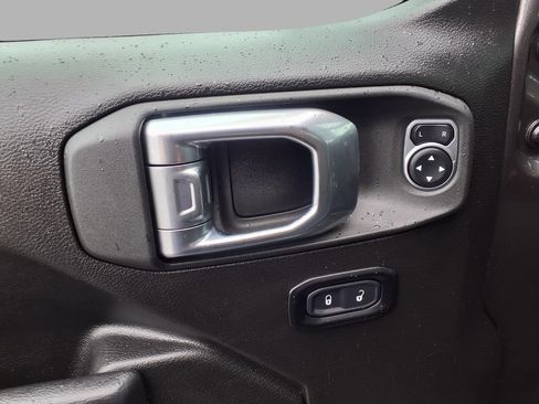 Used 2025 Jeep Gladiator Sport AWD/4WD image 19