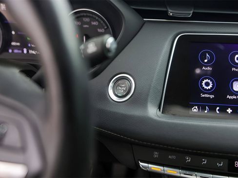 Used 2021 Cadillac XT4 Premium Luxury image 18