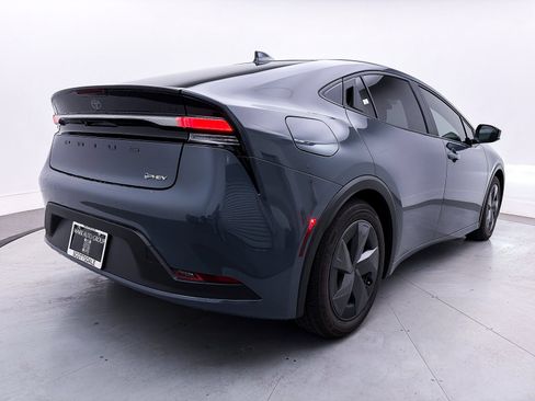 Used 2025 Toyota Prius Plug-In Hybrid image 16