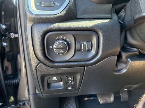 New 2026 RAM 1500 4x4 Crew Cab image 17