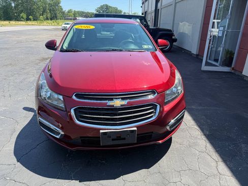 Used 2016 Chevrolet Cruze LT w/ Technology Package FWD image 2