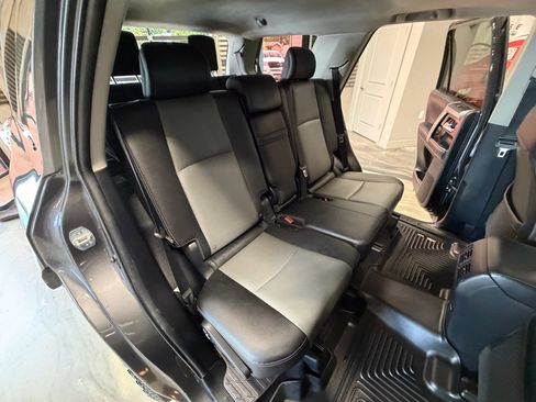 Used 2017 Toyota 4Runner SR5 AWD/4WD image 5