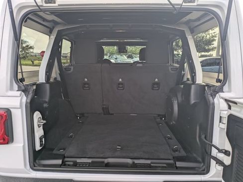 Used 2020 Jeep Wrangler Unlimited Sahara AWD/4WD image 13