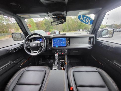 Used 2024 Ford Bronco Badlands image 14